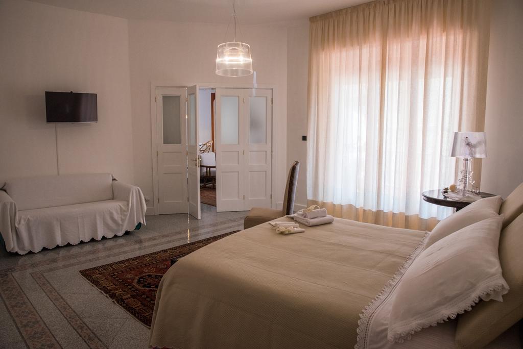 La Maison Dorée Giardini-Naxos Chambre photo